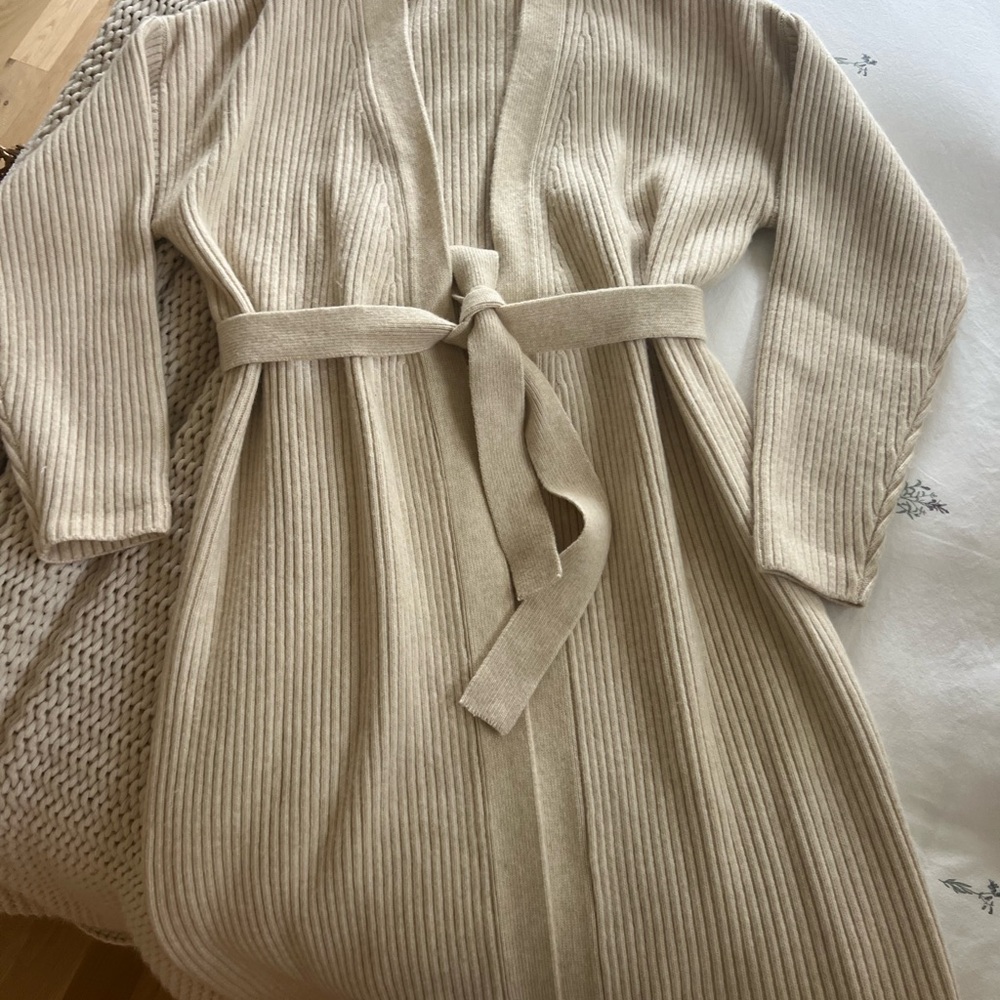 H&M Cream Ribbed Knit Sweater - Picture 2 of 4